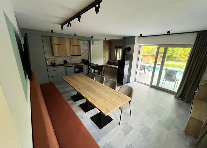 Csipetnyi Csobbanas Vendeghaz * Alsóörs